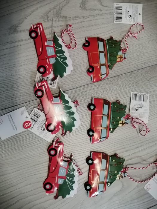 Decoratiune brad masinuta