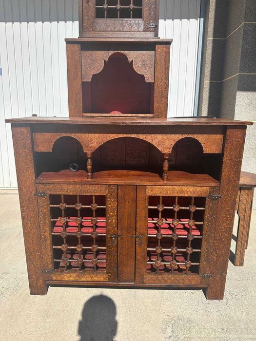 Дървени мебели от масивно дърво - маси, столове, скринове