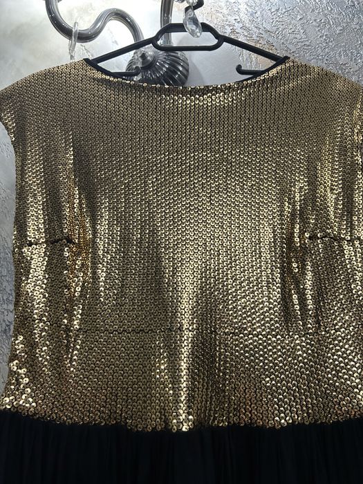 Rochie sirena din dantela roz cu pene