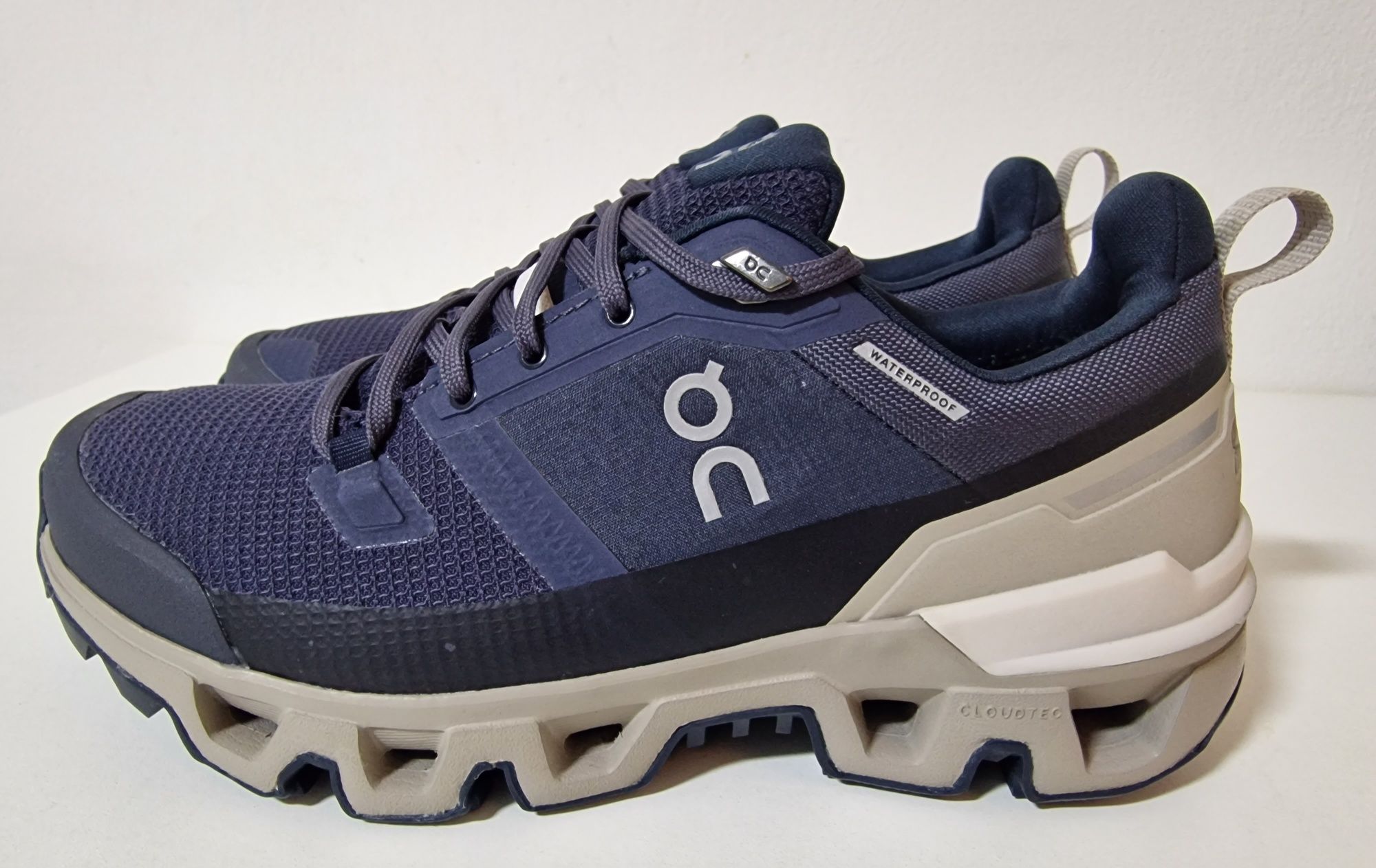 On Cloud Cloudwander waterproof adidasi trekking drumetii hiking trail