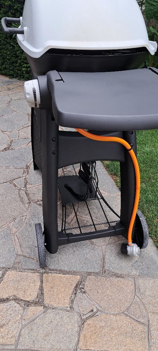 Газово барбекю WEBER Q 3200 с чисто нови горелки