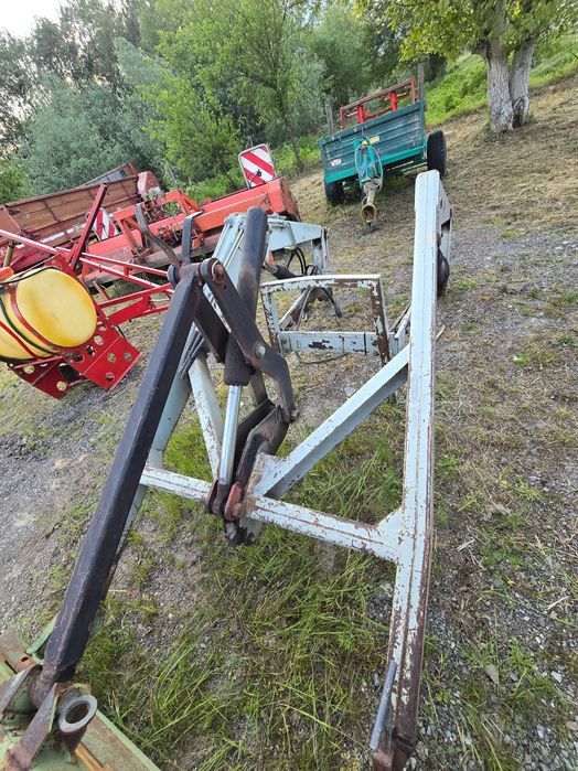Incarcator frontal cu cupa pentru tractor de 60 cai făra suporti