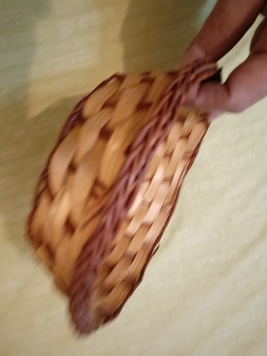 Плетённые корзинки и пчёлка светильник