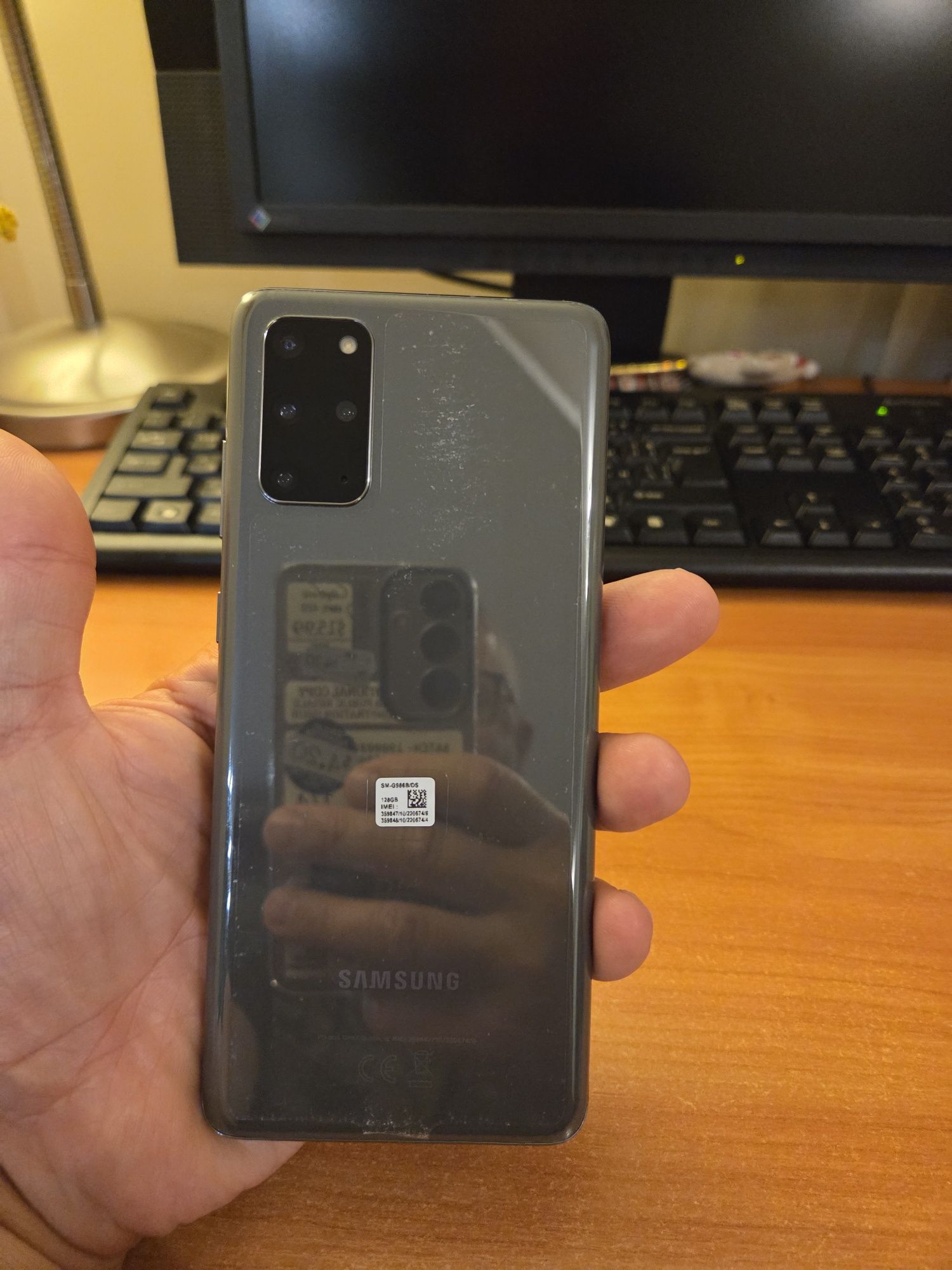 Продавам Samsung S20 + Cosmic Gray