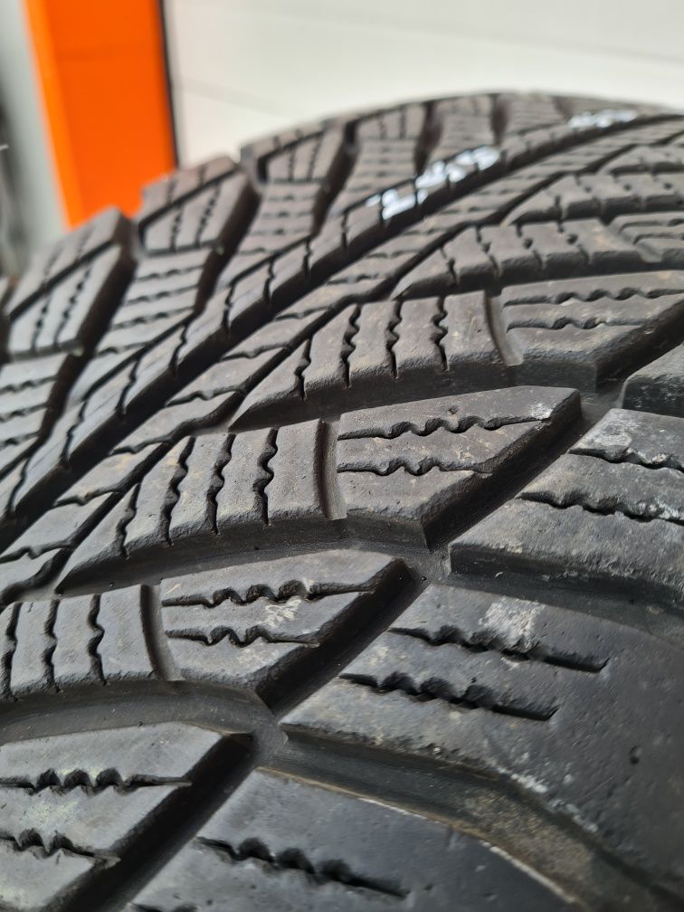 Зимни гуми 4 броя GOODYEAR UltraGrip8 245 45 R18 дот 1018