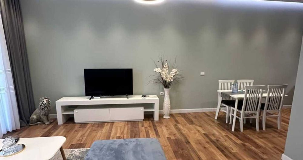 Продавам двустаен апартамент в Младост