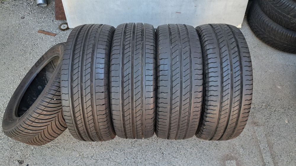 Гуми за Бус 215 65 15 C Continental