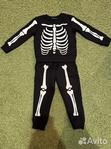 Костюм плотный 110р светится в темноте