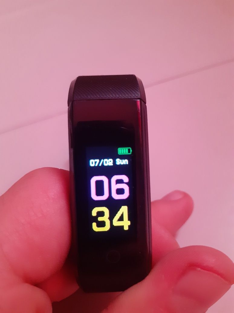 Bratara fitness si smartwatch