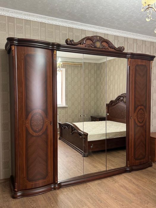 Продам спальный гарнитур в отличном состоянии материал из дуба