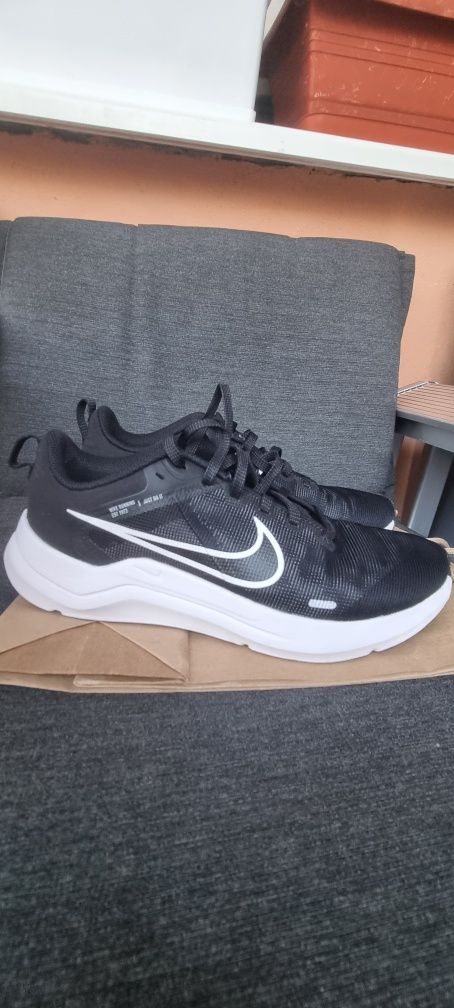 Nike 40 номер дамски