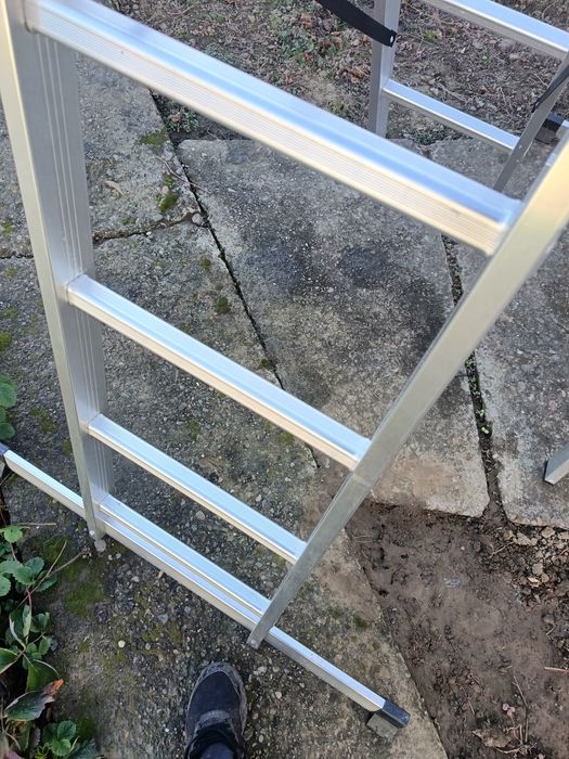 Vând două scări aluminiu 2×7 trepte