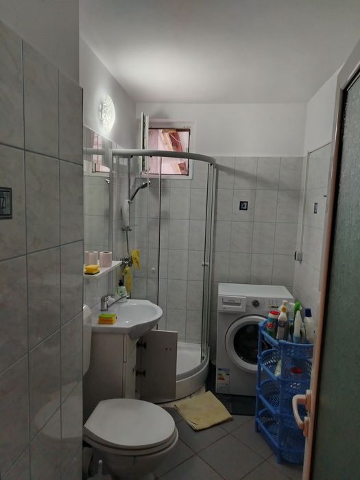 Inchiriez garsoniera in Maratei. (linga Dolinex)