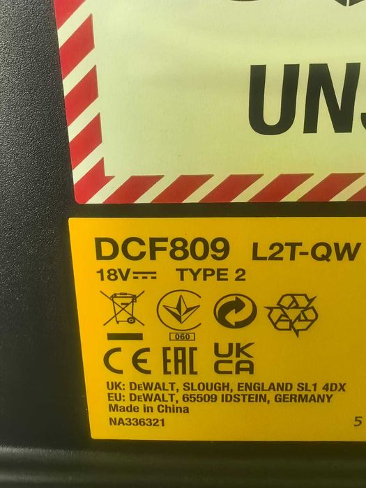 DeWalt Mașină de găurit și înșurubat cu impact 190 NM+2 acumulatori