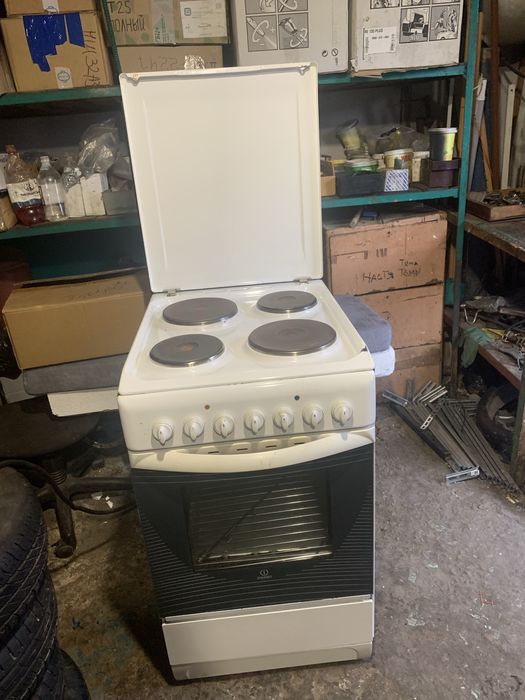 Продам плиту Индезит