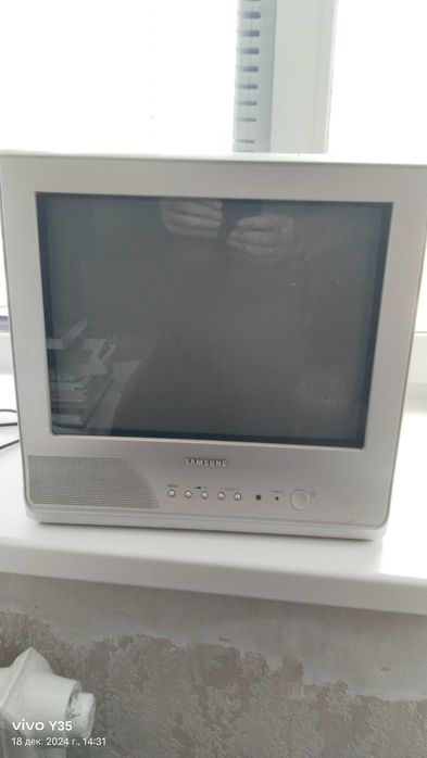 Продам небольшой телевизор Самсунг