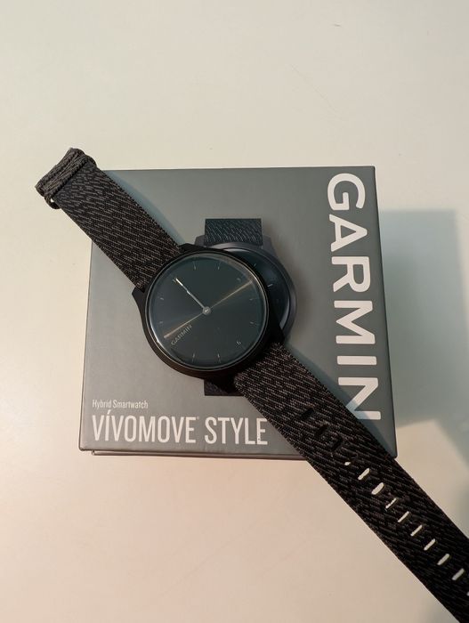 Ceas smartwatch hibrid Garmin Vivomove Style, curea nailon