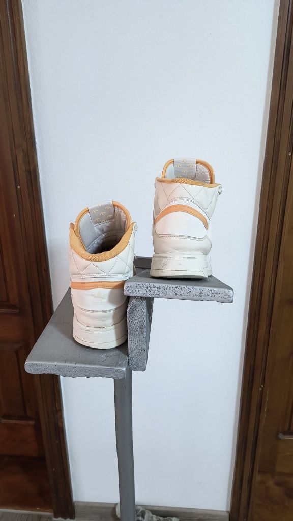 Vând Adidași Adidas
