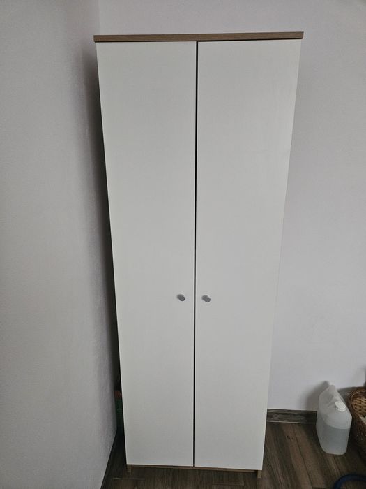 Vând dulap nou ideal