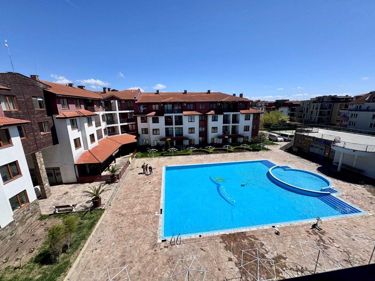 Продава се Тристаен апартамент в с. Равда, Област Бургас - 70 кв.м за 1370 €/кв.м - Снимка #12