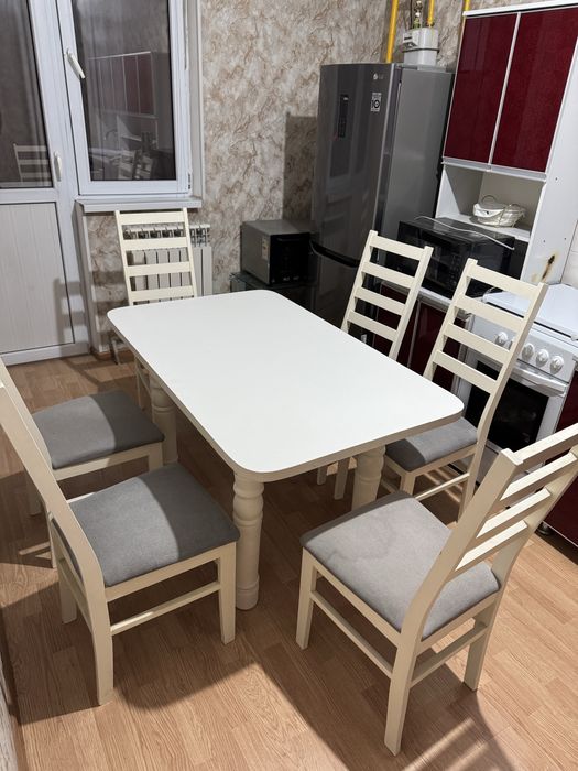 Стол со стульями