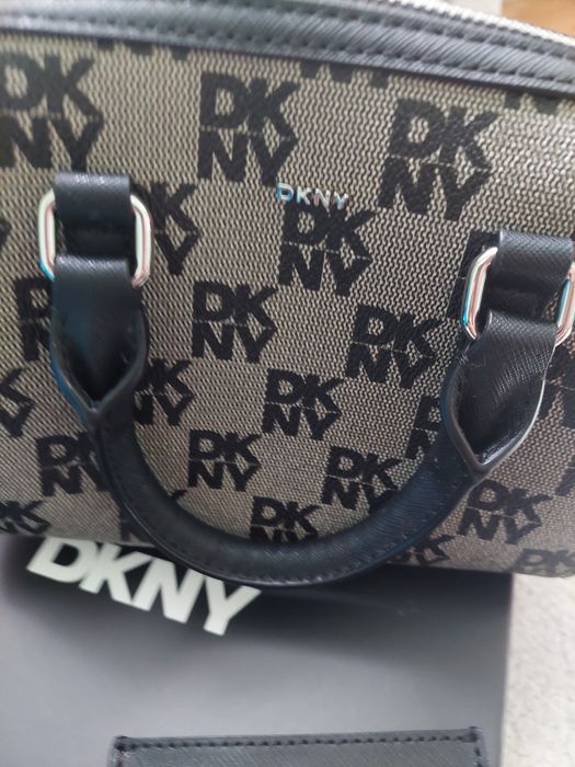 DKNY малка чанта с кард холдър