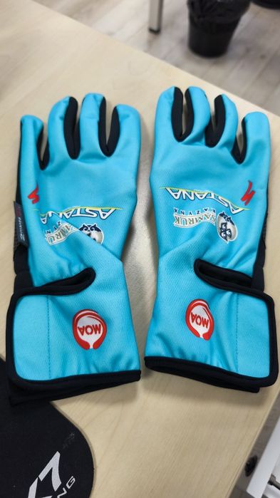 Продам перчатки для бега или вела Astana