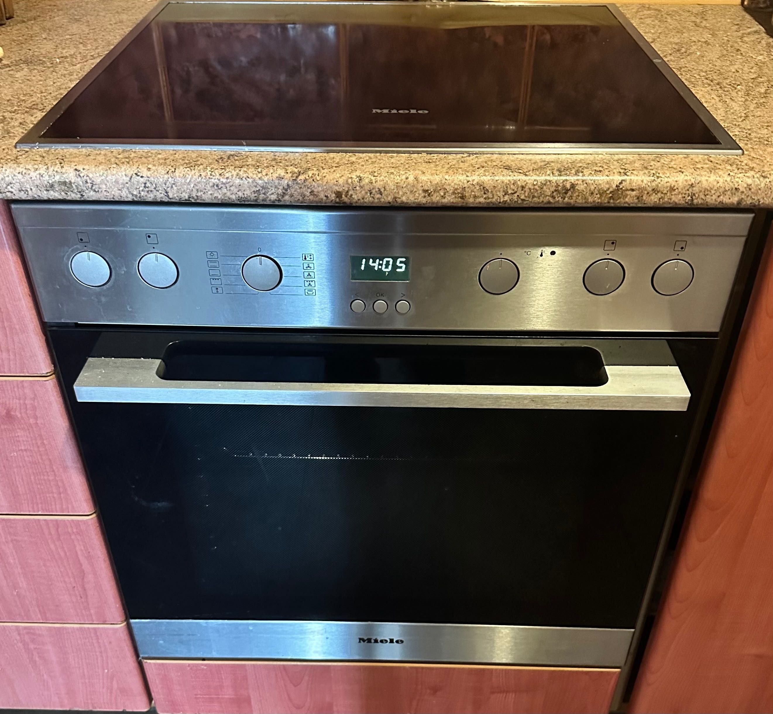 Фурна и стъклокерамичен плот за вграждане Miele