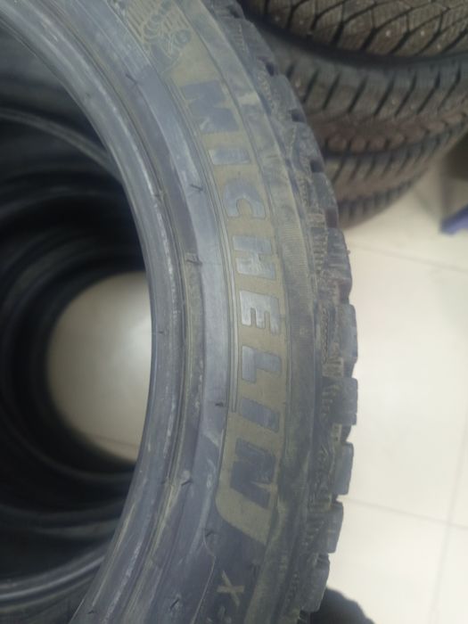 Продам шины 235/45/18