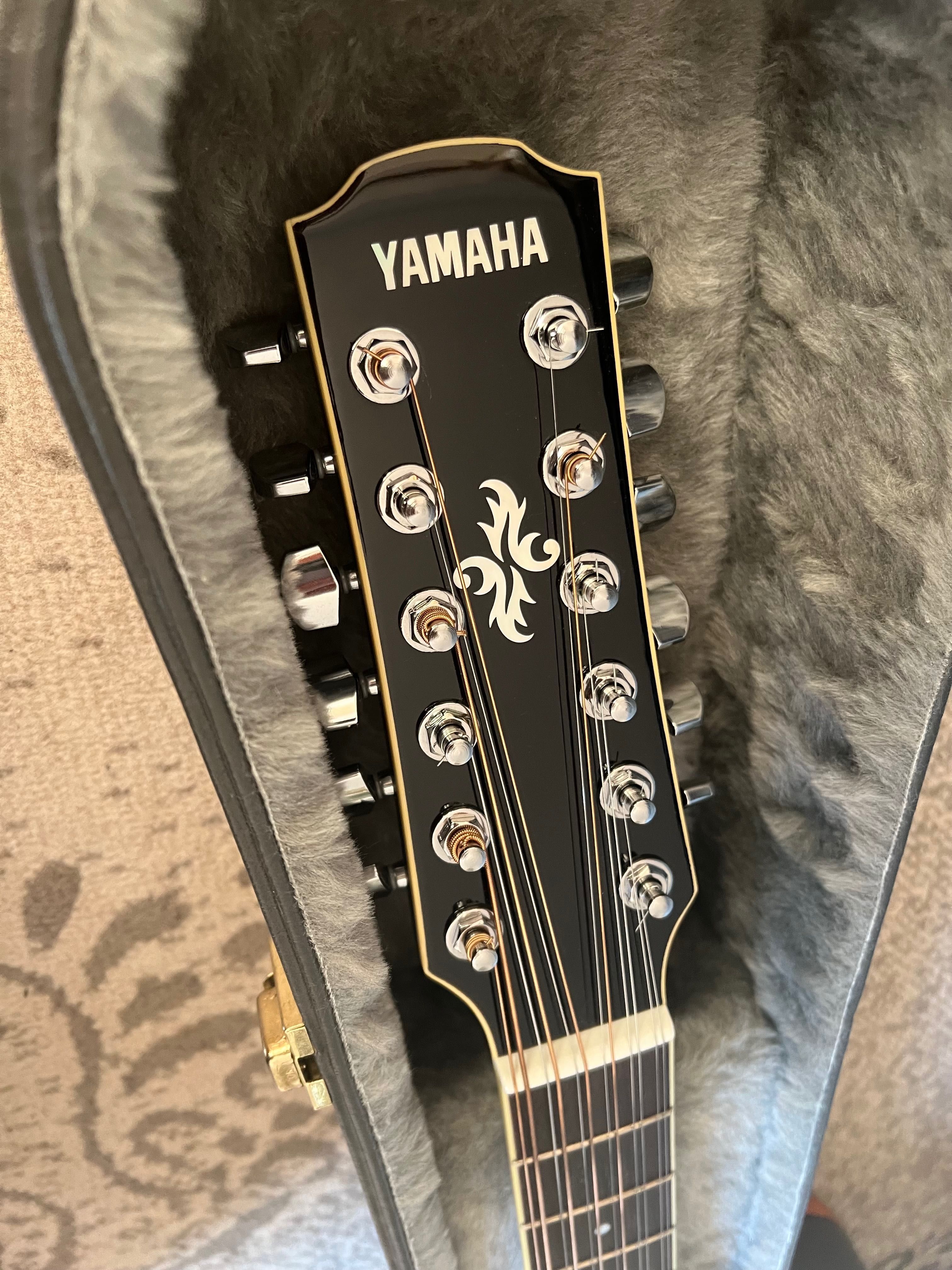 12-струнна китара Yamaha APX700II-12 с куфар