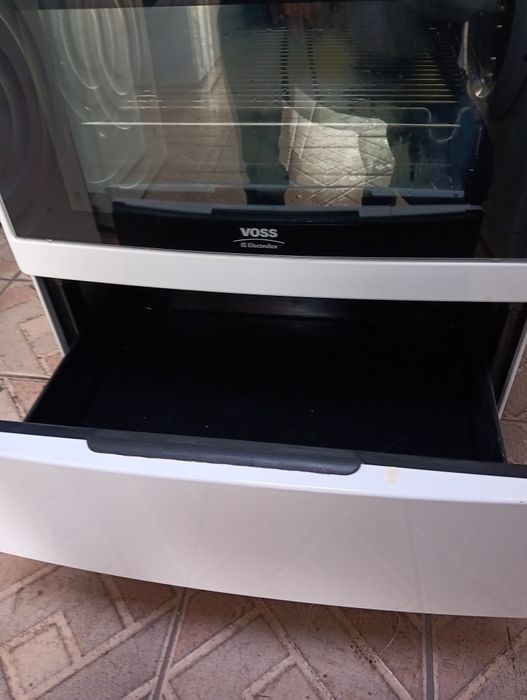 Свободно стояща печка с керамичен плот Voss  2 години Гаранция!