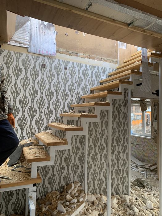 Лестница на 2 этаж ступени деревянные высота 2.75 межтажная площадка 9