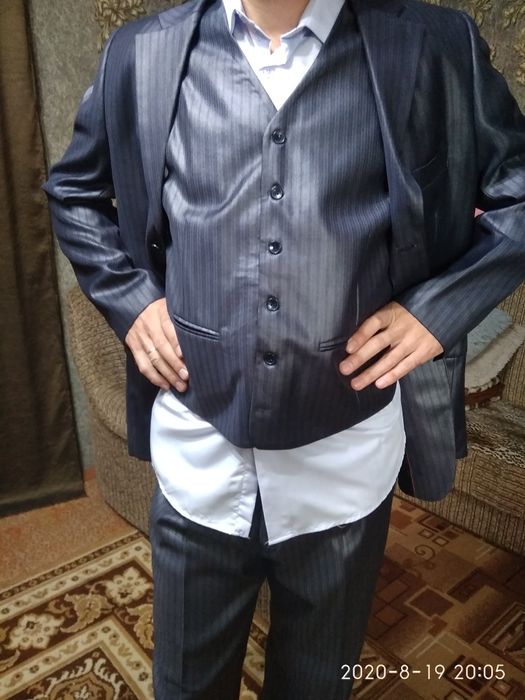 Костюм мужской тройка