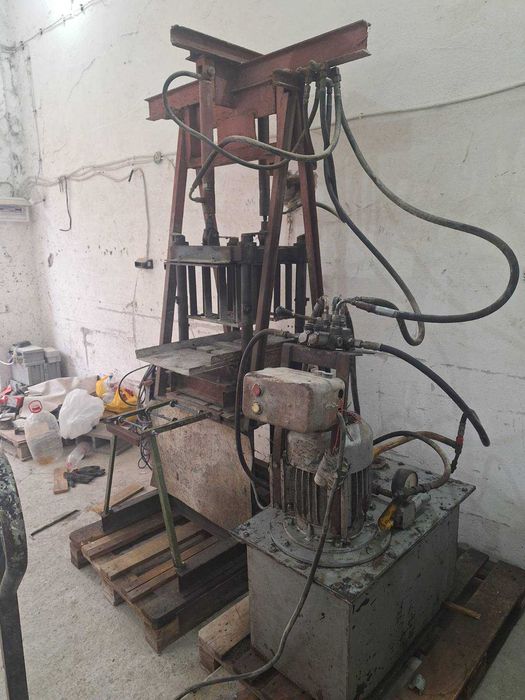 Машина Хидравлична вибропреса за бетонни блокчета