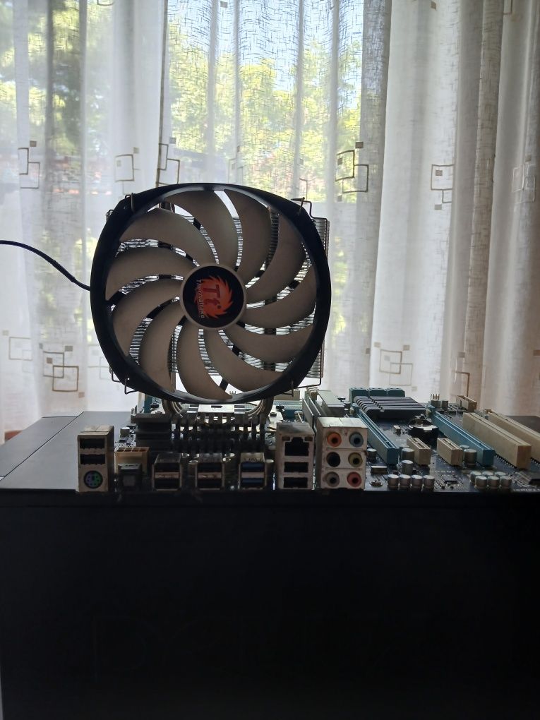 Vand Placa de baza + Procesor AMD + Cooler