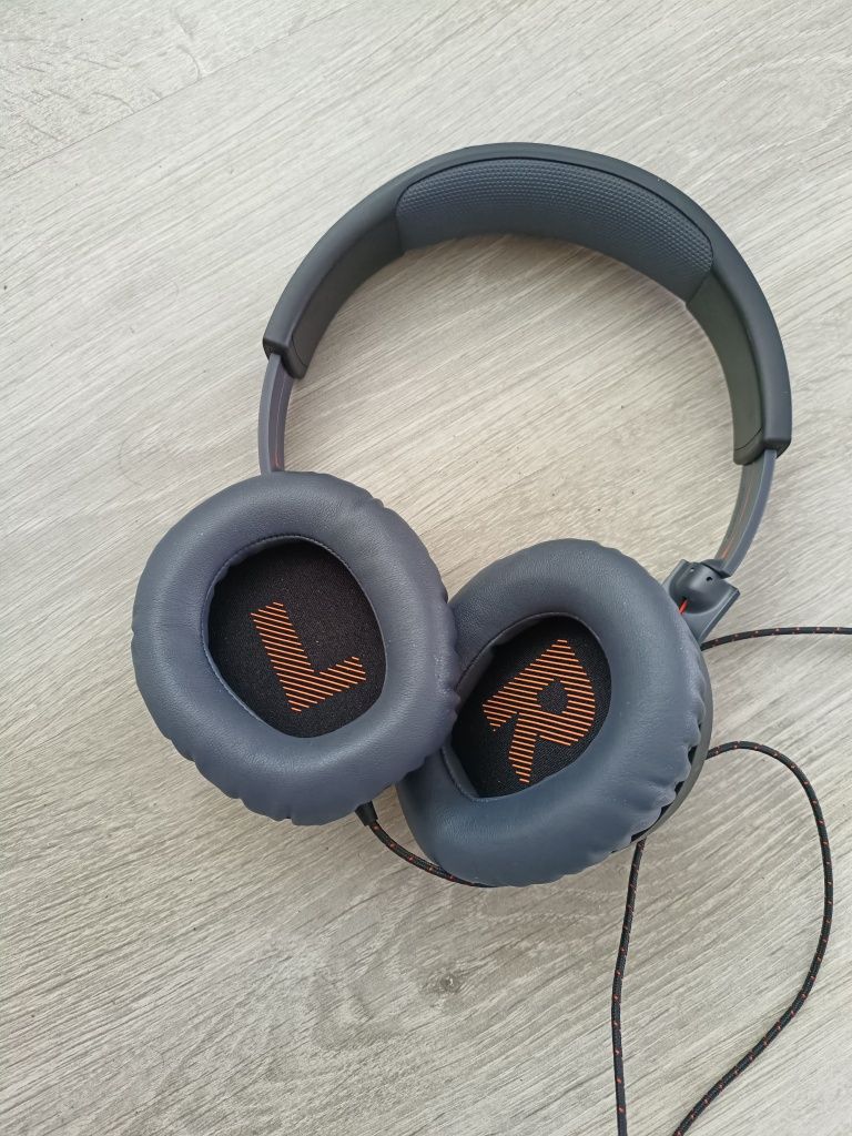 Căști JBL cu fir, 140 lei, doar in Cluj