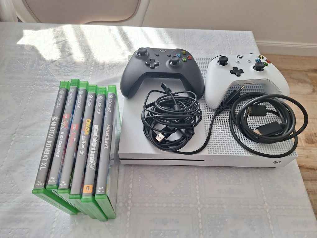 Vand Xbox One S + 2 manete+ 6 jocuri