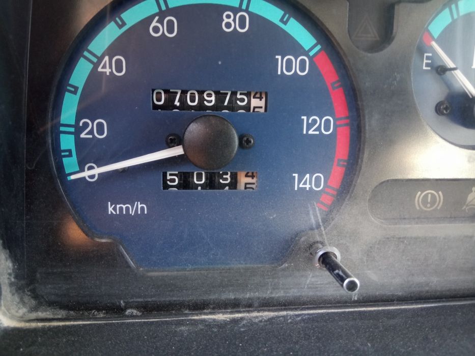 Машина яхши холатда матор афтоле емиди метан 30 ликдан 2 дона ку́йилга