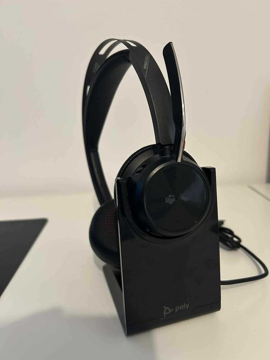 Casti Bluetooth HP Poly Voyager Focus 2+USB-C Adapter +Charging Stand