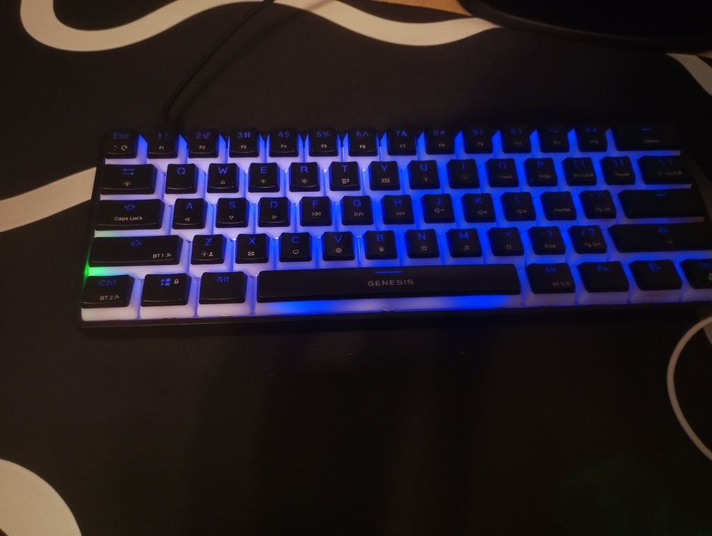 Genesis Thor 660 Wireless, gaming red key caps