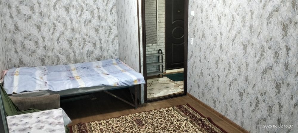 Продаётся (своя) 1-комн.квартира на 2-этаже. 3-м/р-н. Чирчик.