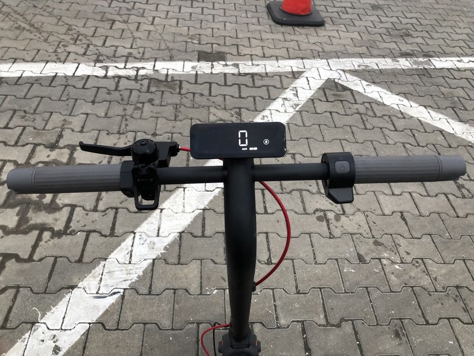 Vând trotineta electrica Navee V50i