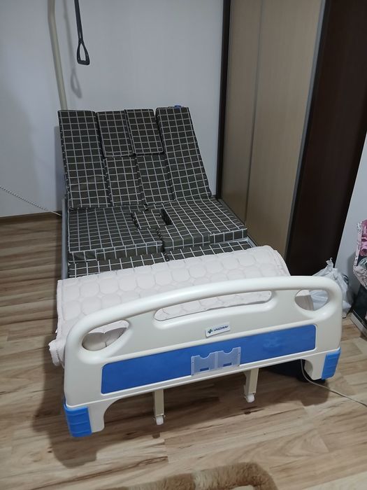 Vând pat persoane cu dizabilități electric