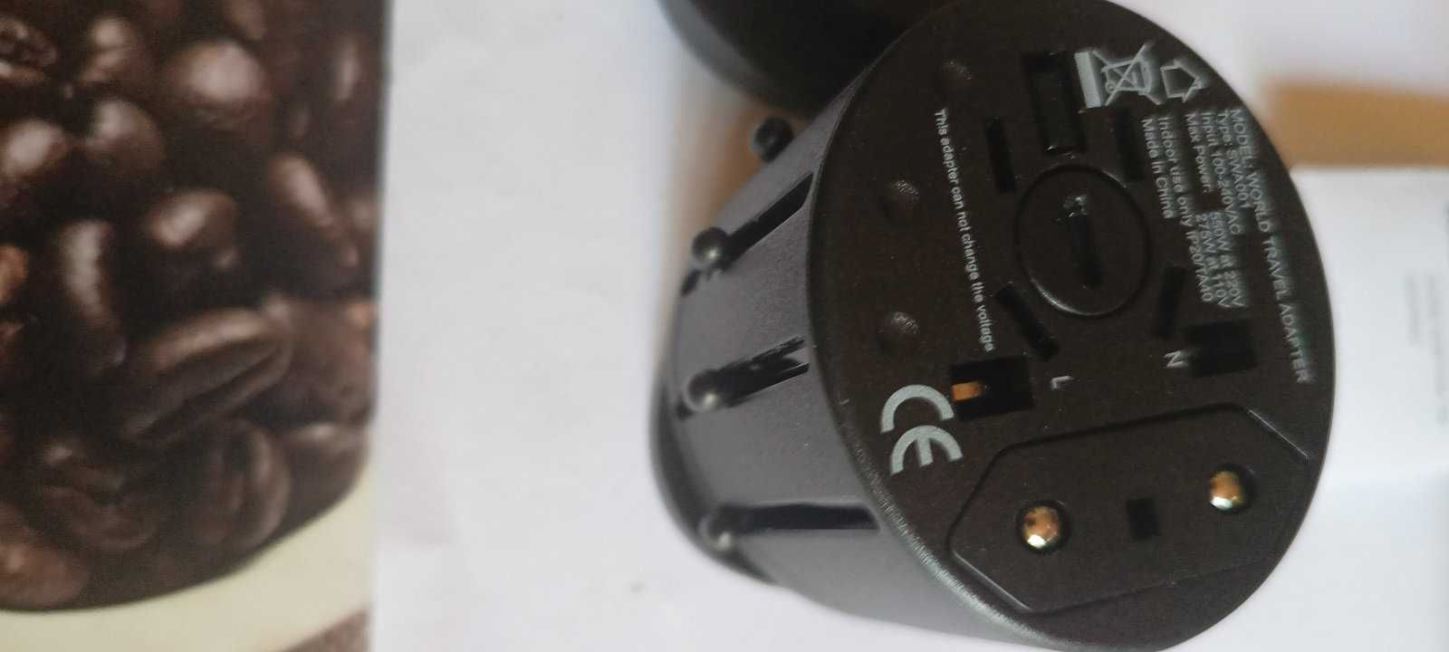 4-в-1 универсално зарядно за пътуване 110-220V с USB порт