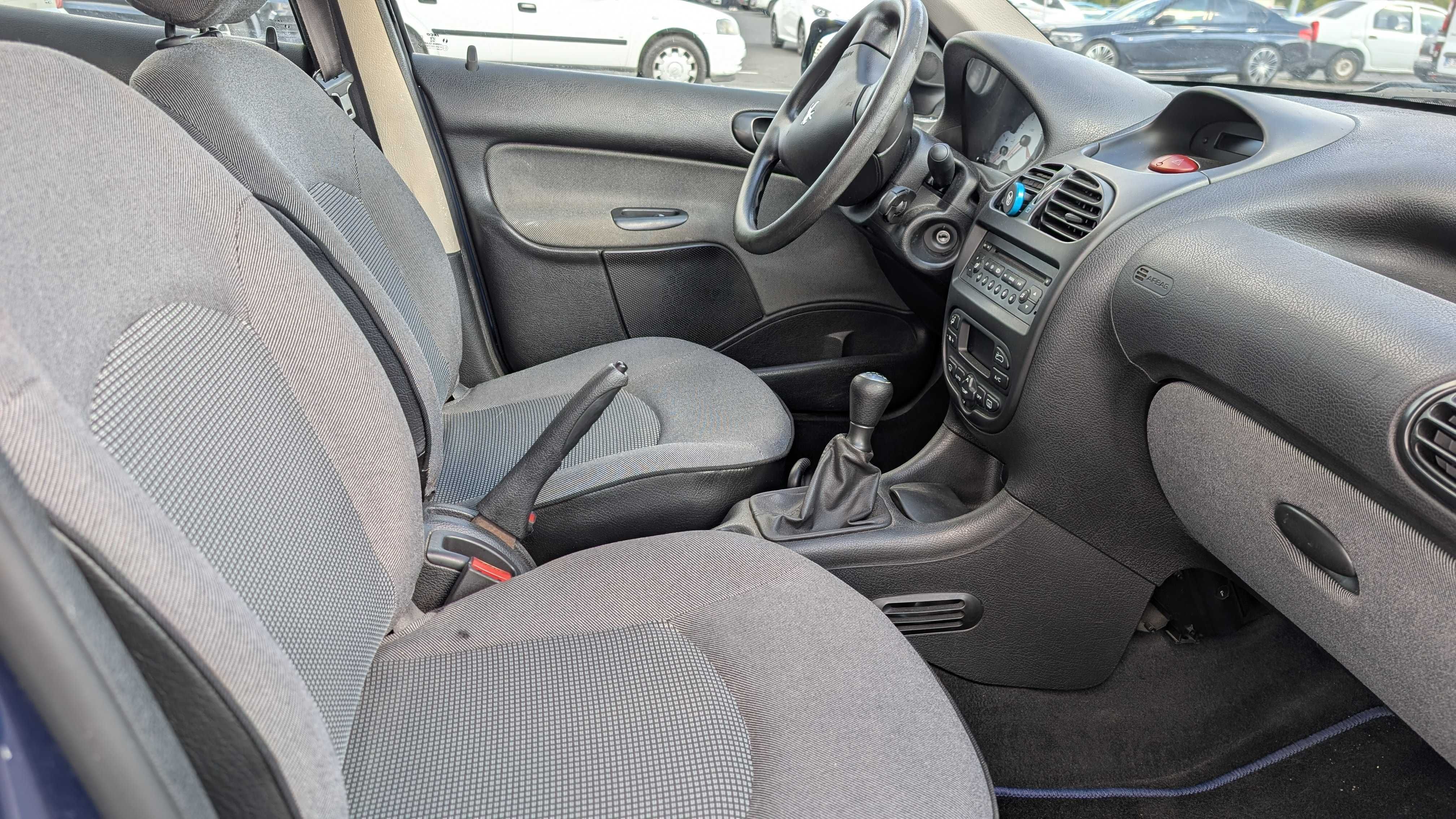 Peugeot 206 Sedan doar 56.600 km la bord!