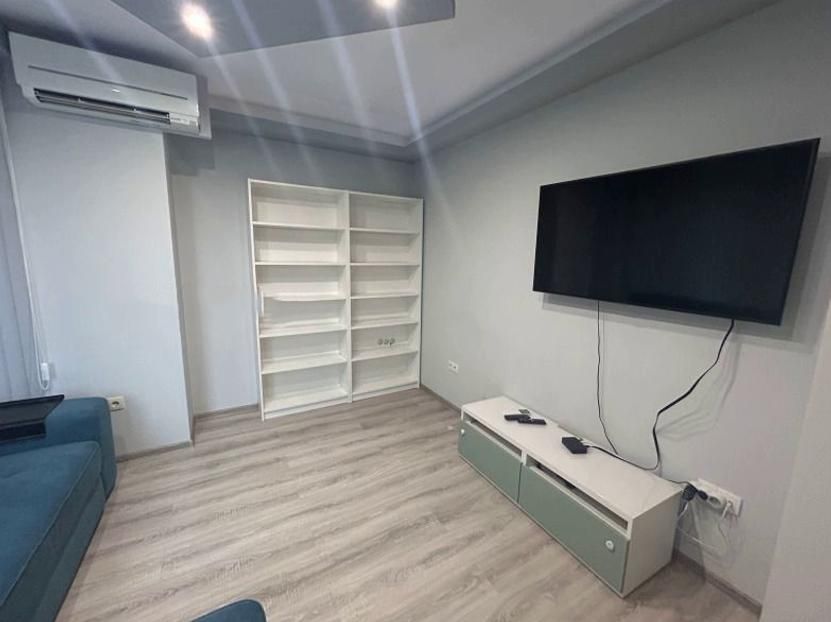 Дава се под наем Четиристаен апартамент в София, Зона Б-18 - 98 кв.м за 899 € - Снимка #1