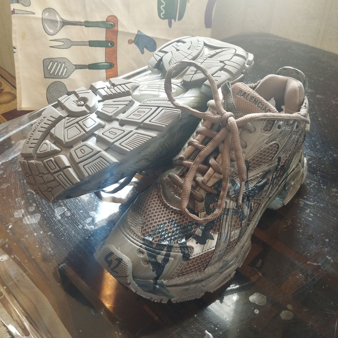 BALENCIAGA runner graffiti in brown