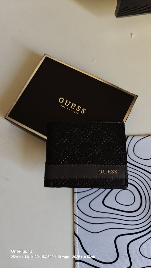 Кошелек guess.   .