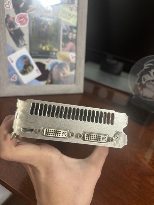 vand placa video light gaming