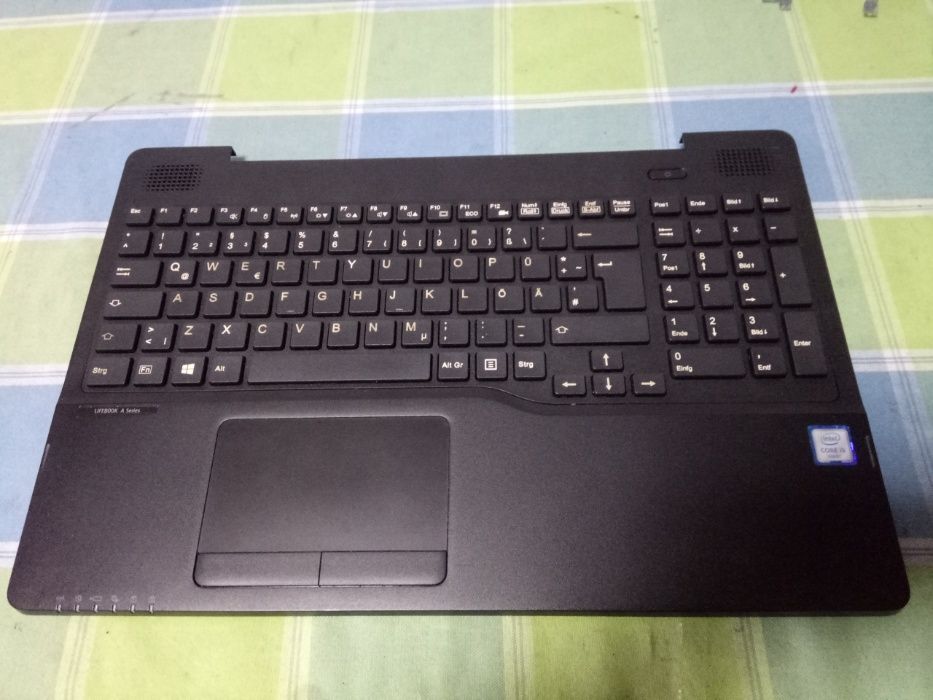 Dezmembrez Fujitsu LifeBook A556 - Pret Mic